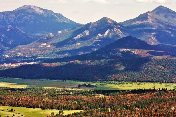 Photo of Estes Park in Colorado Mountain Valley.